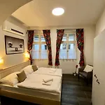Historic Centre מלון דירות 3*