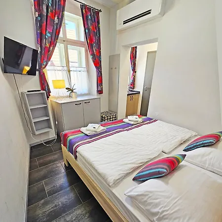 Historic Centre מלון דירות 3*