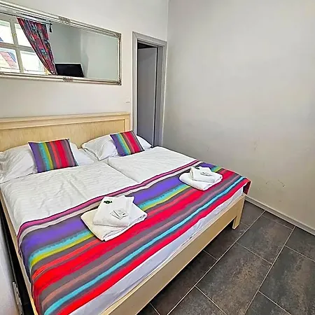 Aparthotel Historic Centre 3*