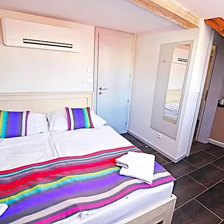 Aparthotel Historic Centre 3*