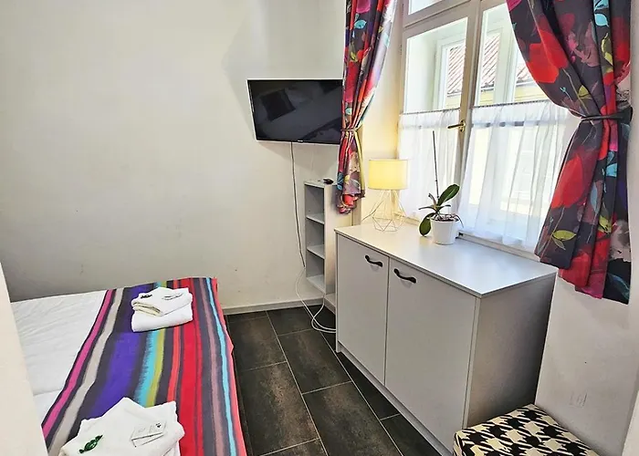 Aparthotel Historic Centre 3*