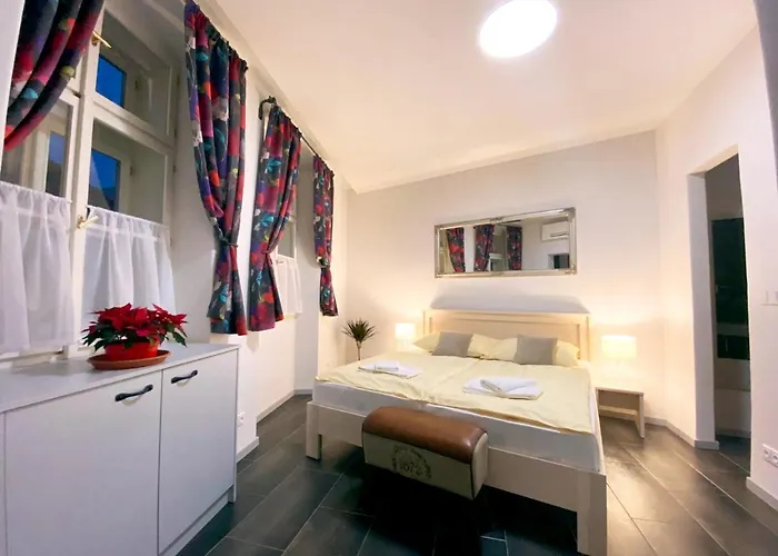 Historic Centre Aparthotel 3*