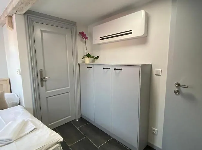 Aparthotel Historic Centre 3*